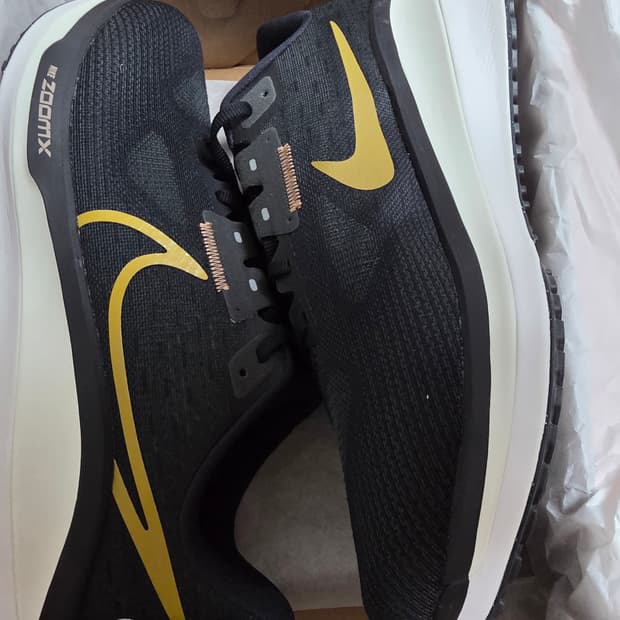 나이키 보메로 17 블랙/브론진  270