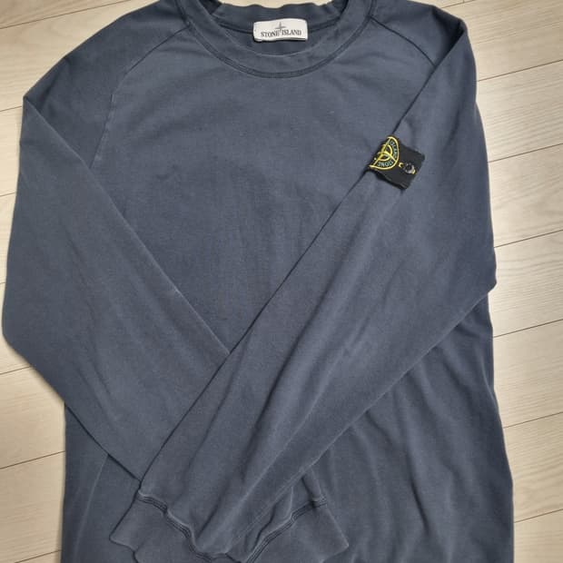 스톤아일랜드 네이비 맨투맨 100사이즈