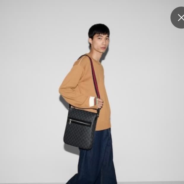 구찌 GG 슈프림 크로스바디 메신저백