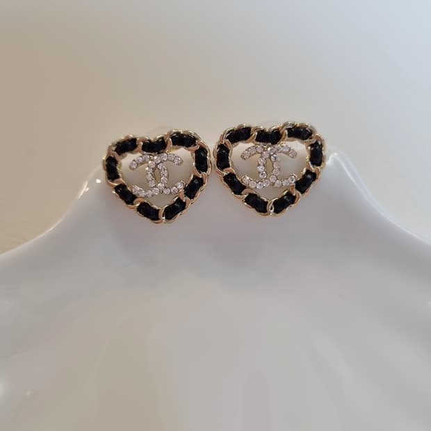 샤넬 가죽체인하트 CC로고 귀걸이 업사이클링