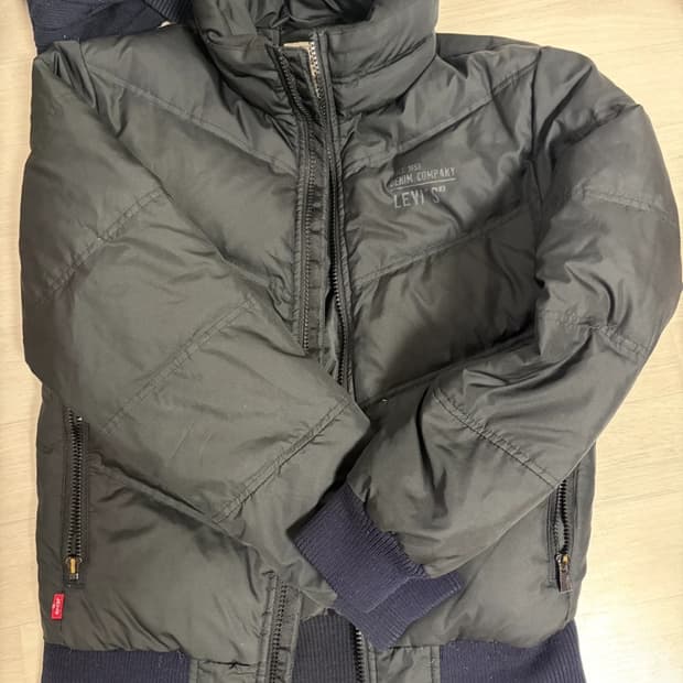 리바이스 패딩 m사이즈