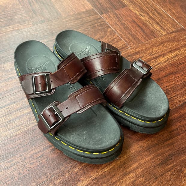 260) 닥터마틴 마일즈 브란더 레더 버클 샌들