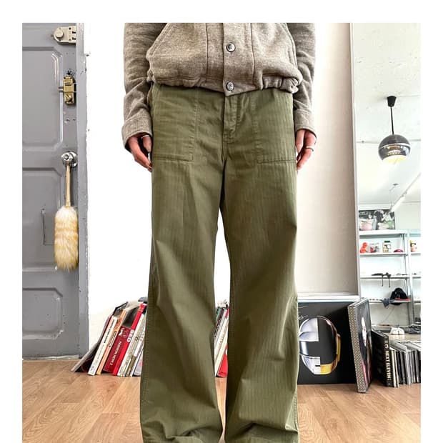 HYKE 스트라이프 팬츠