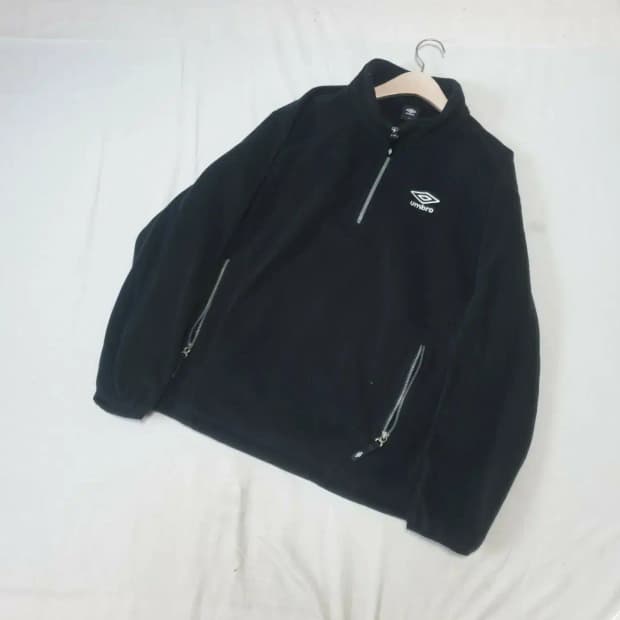 엄브로 블랙 하프집업 플리스