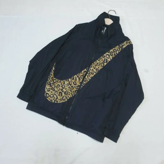 나이키 블랙 레오파드 바람막이