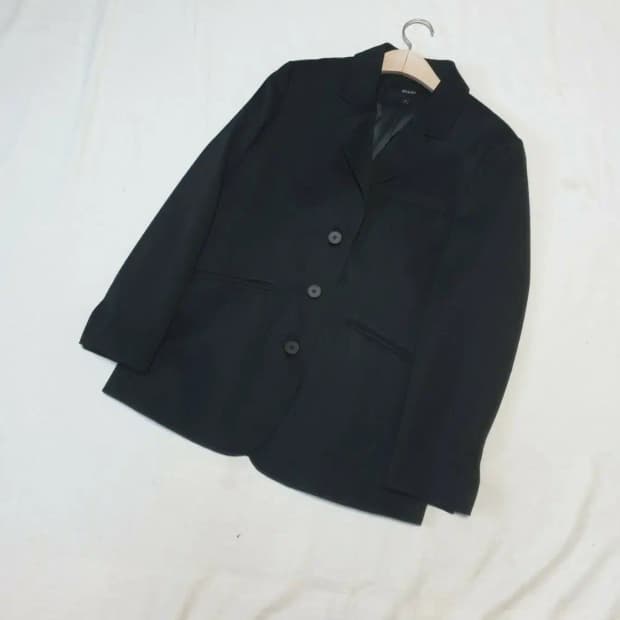 온앤온 24fw 블랙 폴리 자켓