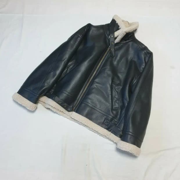 썸플레이스 블랙 무스탕