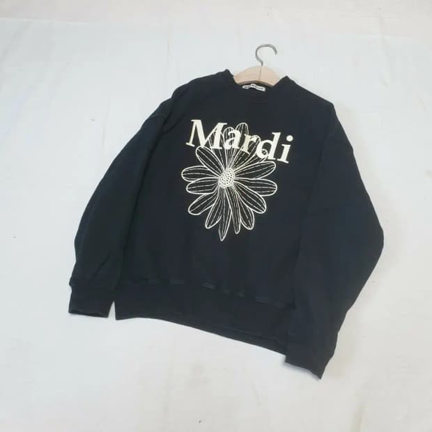 마르디메크르디 블랙 맨투맨