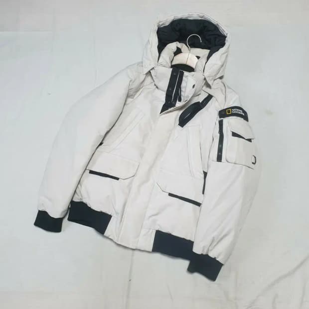 내셔널지오그래픽 화이트 타루가 패딩