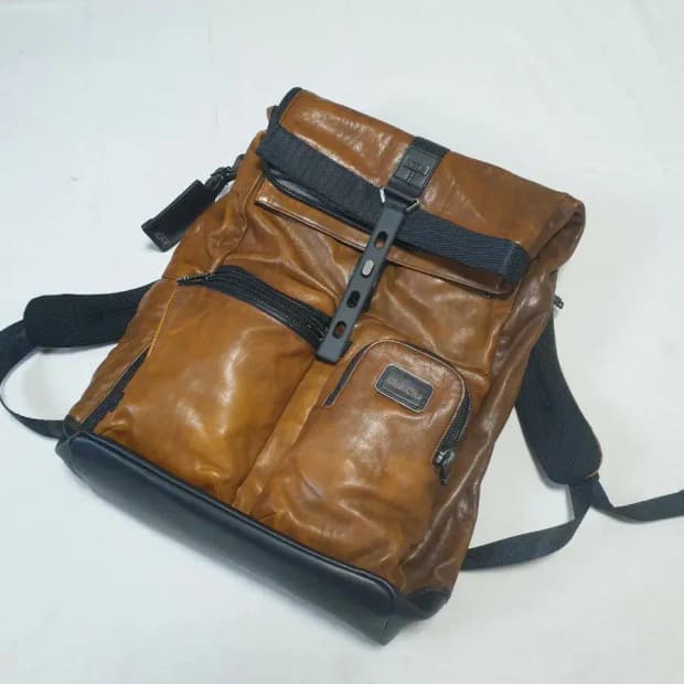 투미 알파브라보 루크롤탑 레더백팩