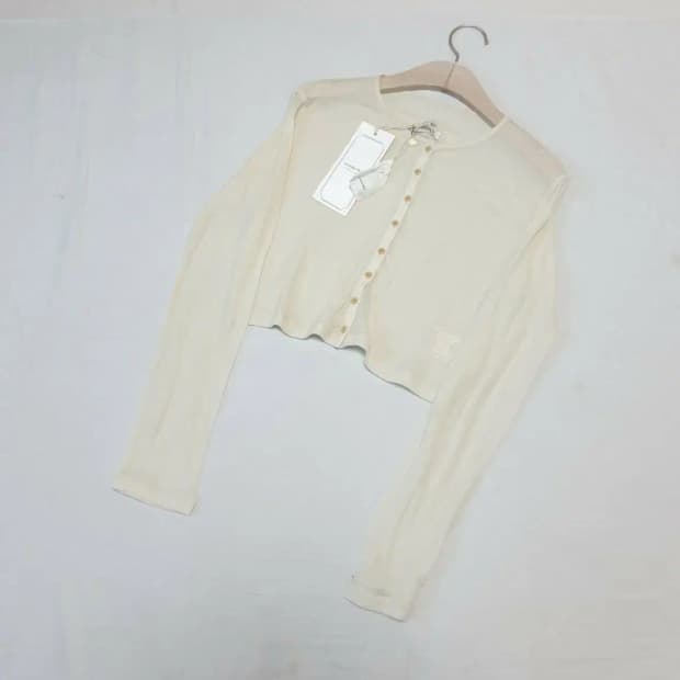 오버듀플레어 미니 가디건 새상품