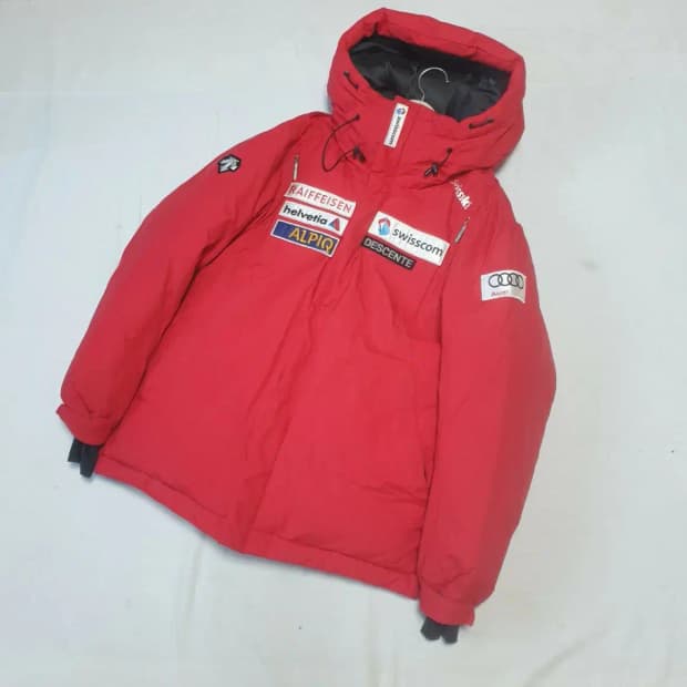 데상트 스위스 스키 다운 패딩