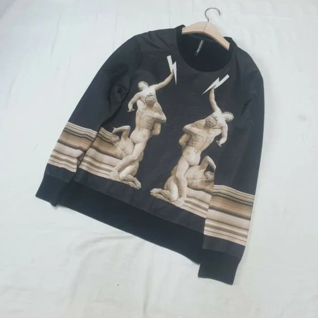 닐바렛 데칼코마니 트윈석고상 맨투맨