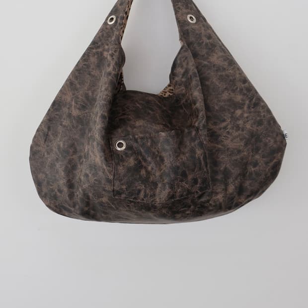 EYELET LEATHER BAG - BROWN