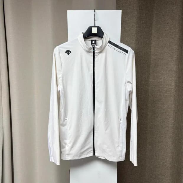 데상트 러닝 트레이닝 집업 100