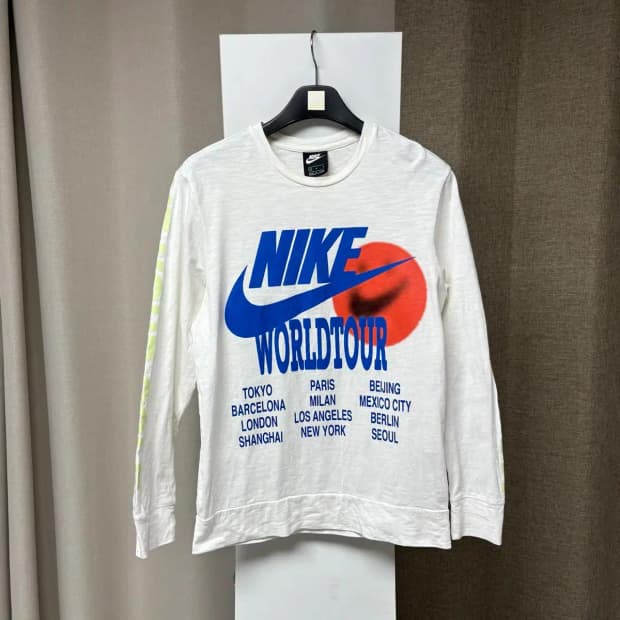 스투시 월드투어 맨투맨 M