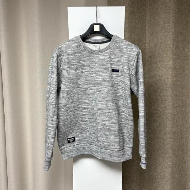 디스커버리 라운드 맨투맨 100