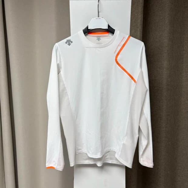 데상트 기능성 트레이닝 긴팔 100