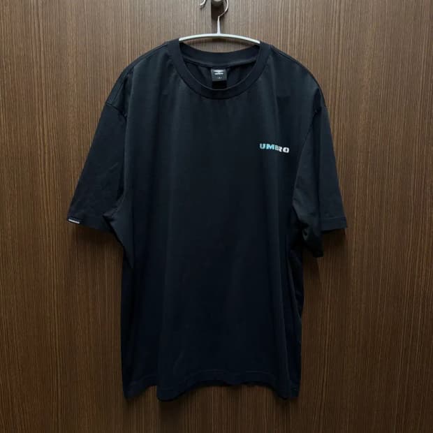 엄브로 라운드 반팔 105