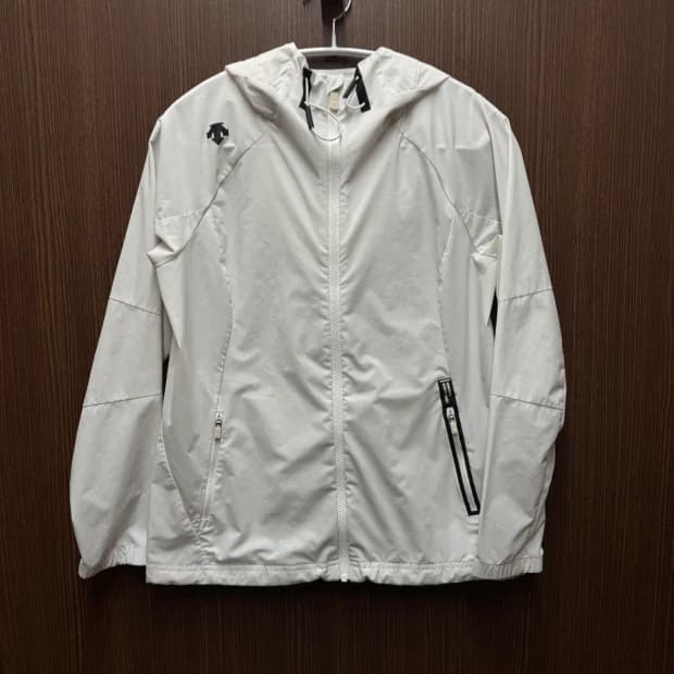 데상트 트레이닝 집업 S (여성)