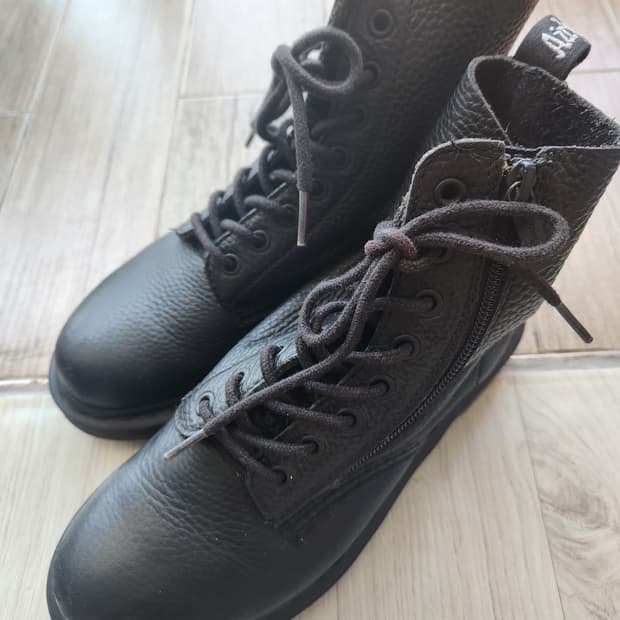 닥터마틴 1460 파스칼 집업 워커 (240)