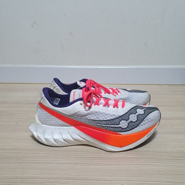 써코니 엔돌핀 프로 4 러닝화 285