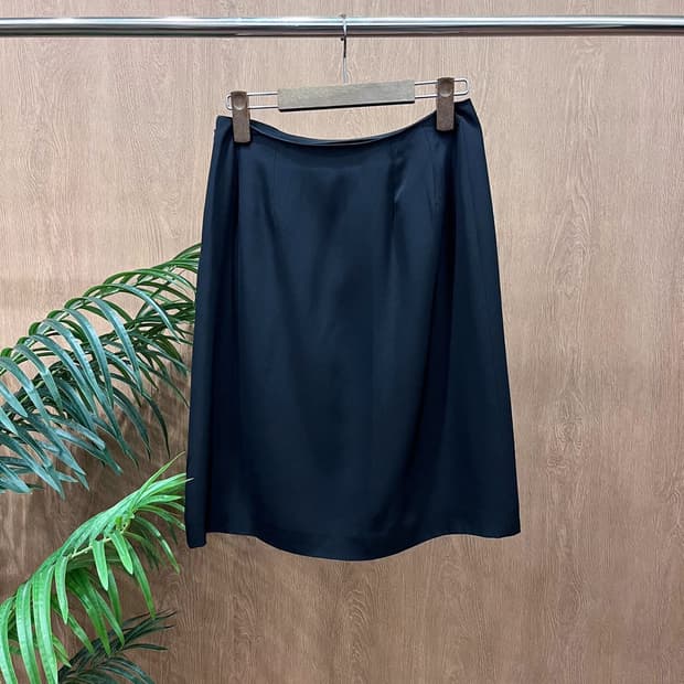 랑방 무지 미디 스커트 하이웨스트 절개 디테일 심플 A라인 블랙