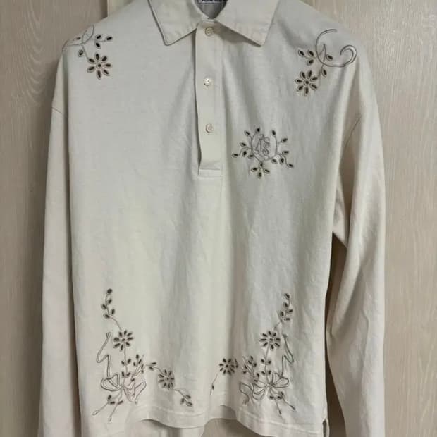 아크네 펀칭 디테일 스웻셔츠 (S)