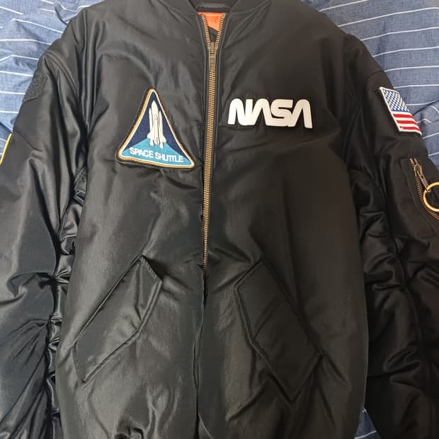 급처)발렌시아가 나사 봄버 38사이즈[105]