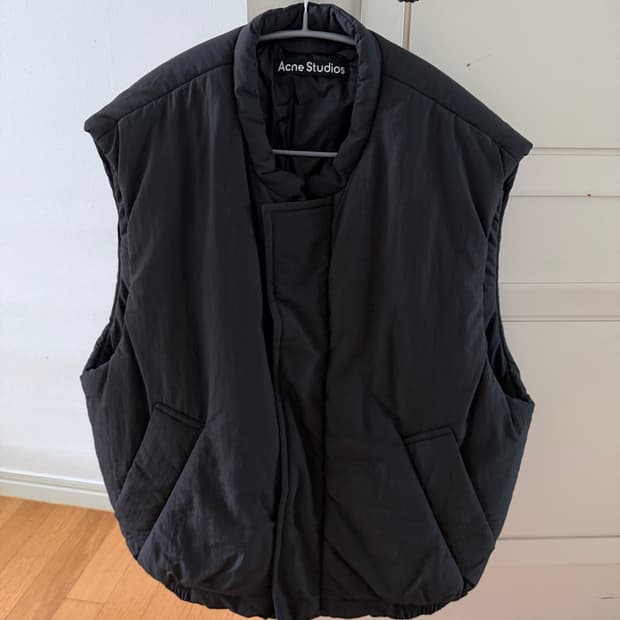 Acne Studios 블랙 패딩 조끼 L
