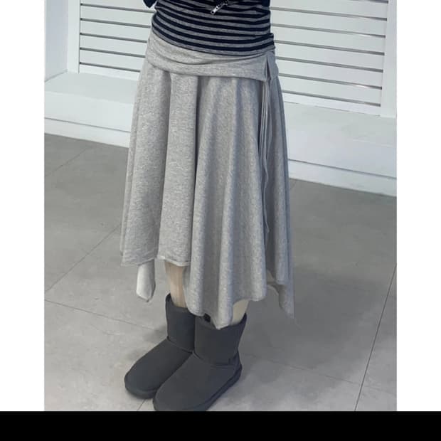 바이너리원 이즈이즈 언발 레이어드 스커트 원가 48000원