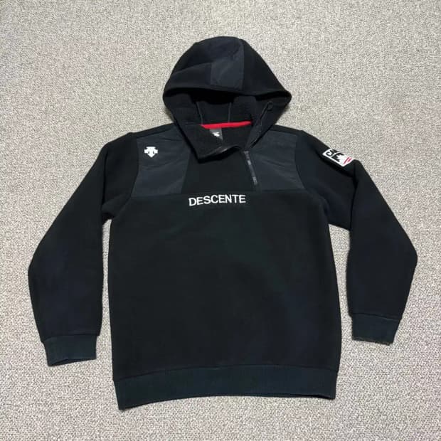 160 데상트 블랙 후드 풀오버 캐나다