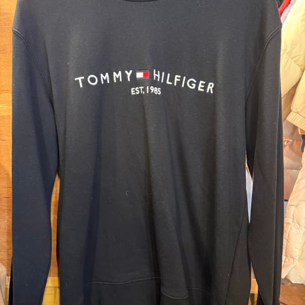 타미힐피거 자수로고 블랙 맨투맨
