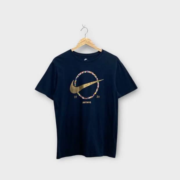 나이키 골드 스우시 반팔티셔츠 S