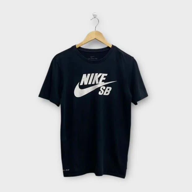 나이키 SB로고 블랙 반팔티 S