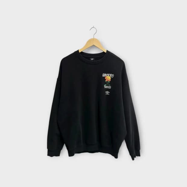 엄브로 블랙 맨투맨 M