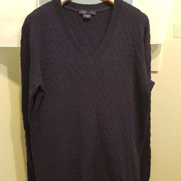 타미힐피거 브이넥 니트