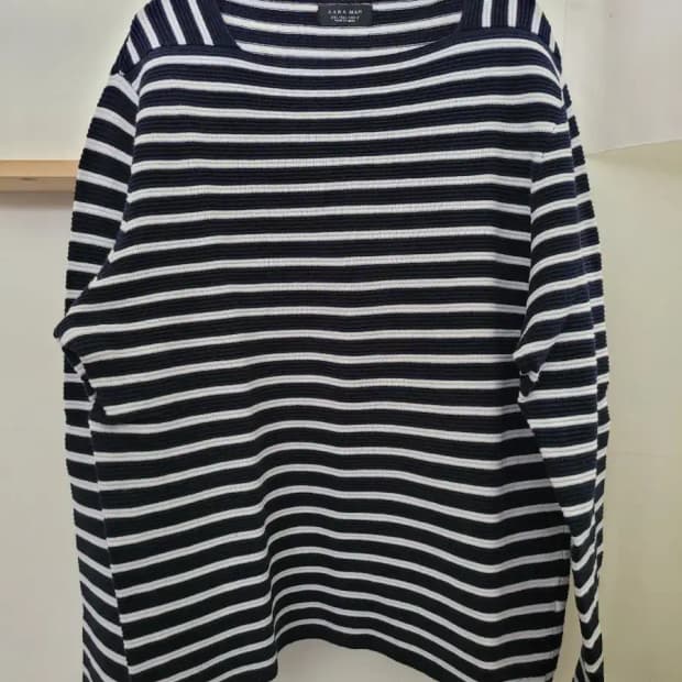 자라 스퀘어넥라인 니트