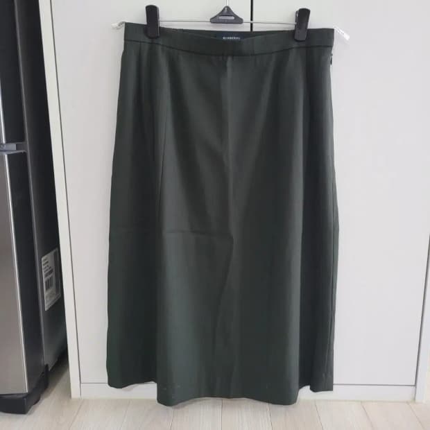 버버리 미디스커트