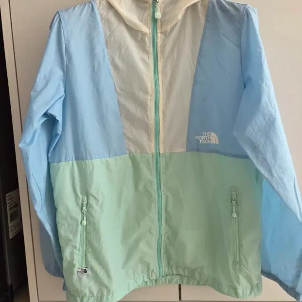 노스페이스 초경량 바람막이