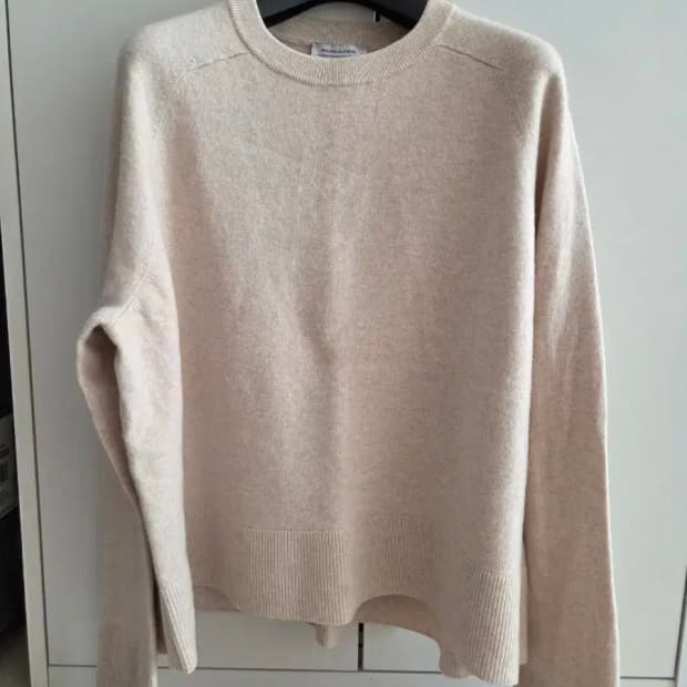 앤아더스토리즈 니트