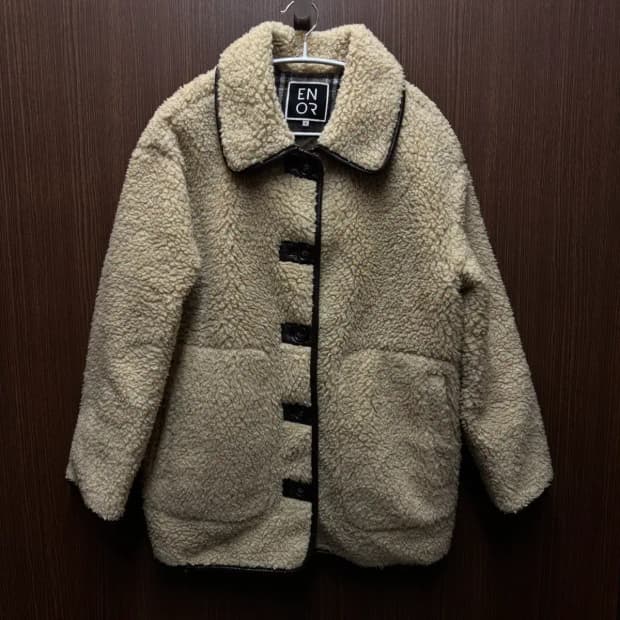 ENOR 엔오르 퍼 코트