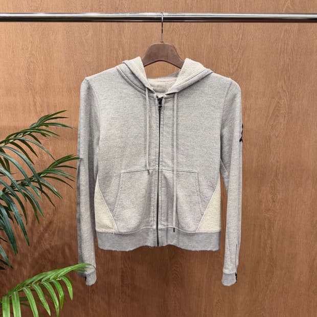 쟈딕 앤 볼테르 후드 집업 자켓 크라운 이니셜 자수 패치 디테일 그레이