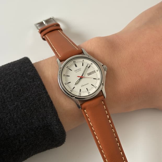 1980s Chronos White Dial Silver Quartz