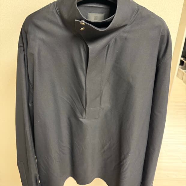 지방시 21fw 하이넥셔츠 유아인 41사이즈