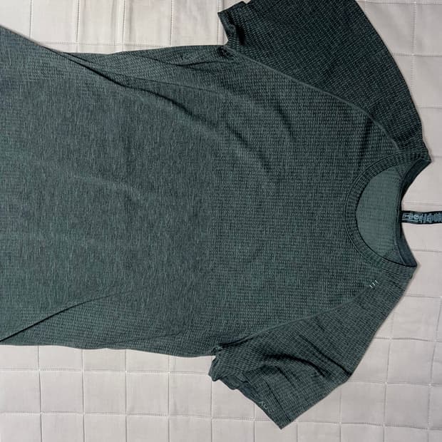 룰레레몬 메탈 벤트 테크 티셔츠