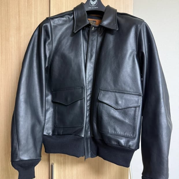 아카펠라클로딩 a2 소가죽제품 판매합니다.( 예약중)