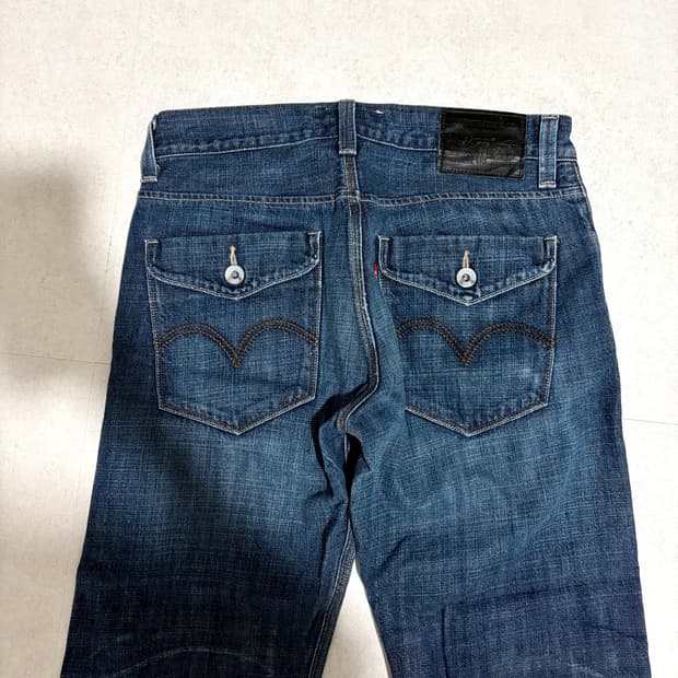 리바이스 00s 세미오버 스트레이트진 32