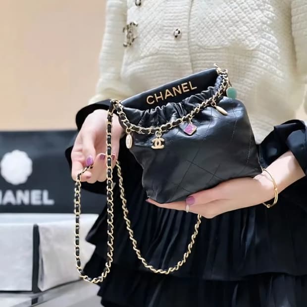 샤넬 뷰티 참장식 램스킨 크로스백