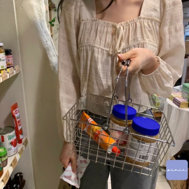 오이니 소라색 블라우스